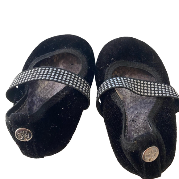 Infant shoes by Stuart Weitzman size 3 black velvet - Picture 2 of 4